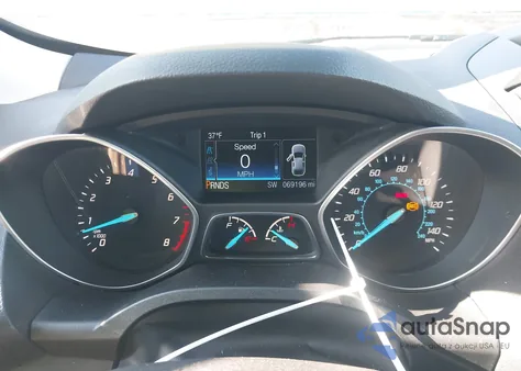 2016 Ford Escape S z USA, uszkodzony, nr VIN 1FMCU0F75GUC88361